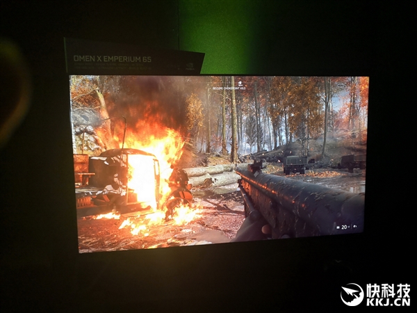 来感受65寸BFGD巨幕玩游戏!沉迷不可自拔