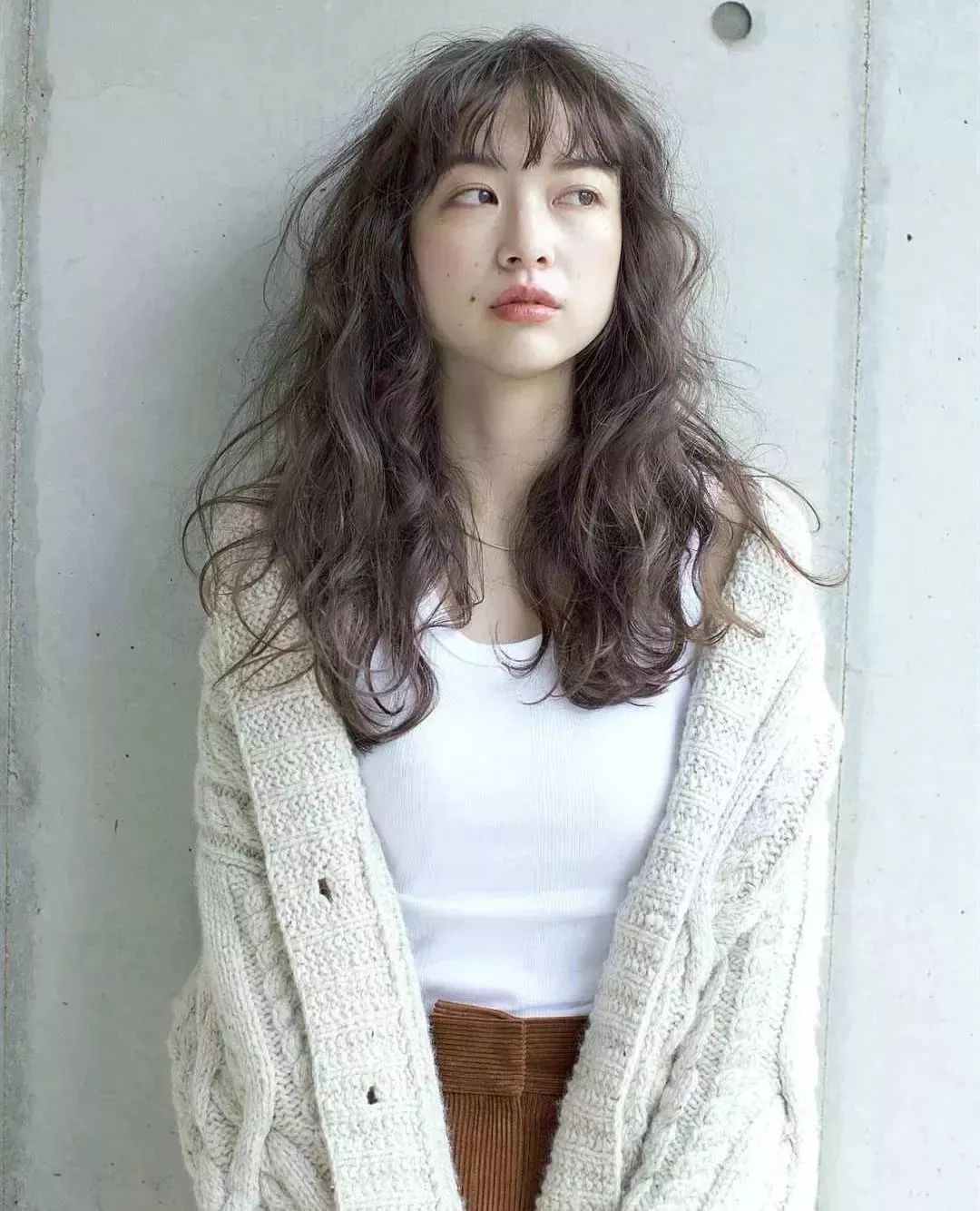 卷发太土像大妈?女星们超爱的这款卷发,时髦显脸小,美到没朋友!