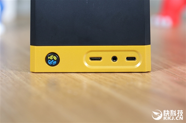 SNK NEOGEO mini游戏机开箱图赏:内置40款经典游戏