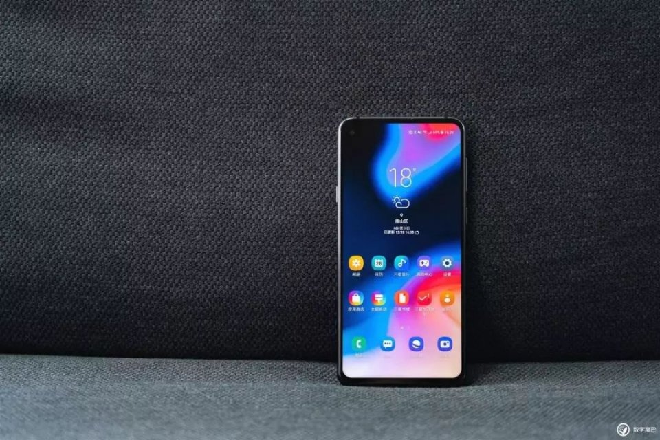 小议挖孔全面屏