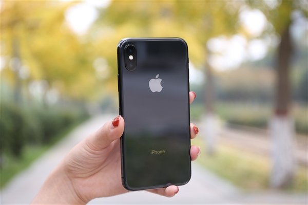 苹果发布适用新iPhone电池背壳：支持无线充电 870元起