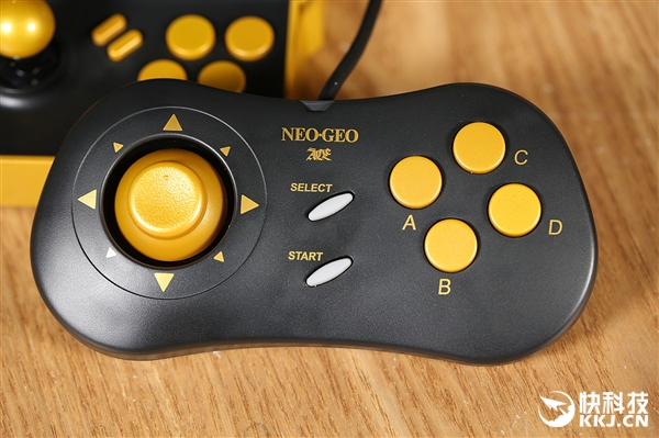 SNK NEOGEO mini游戏机开箱图赏:内置40款经典游戏