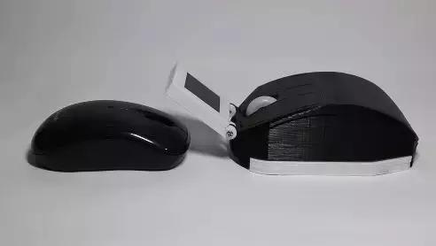 一哥们把鼠标改成了超微型笔记本电脑，竟然还能打游戏……