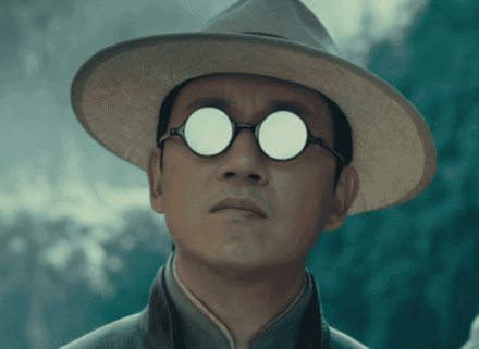 潘粤明眼镜自带LED效果，网友：原来动漫里不是骗人的！