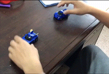 搞笑GIF:各位老司机们能看懂墙上的那幅字写得什么意思吗