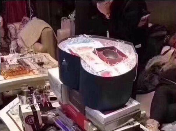 白马会所收礼男模被富婆老公发现打断腿!