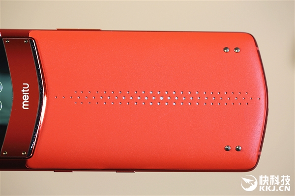 全球首创前置三摄!美图V7图赏:奢华扑面而来