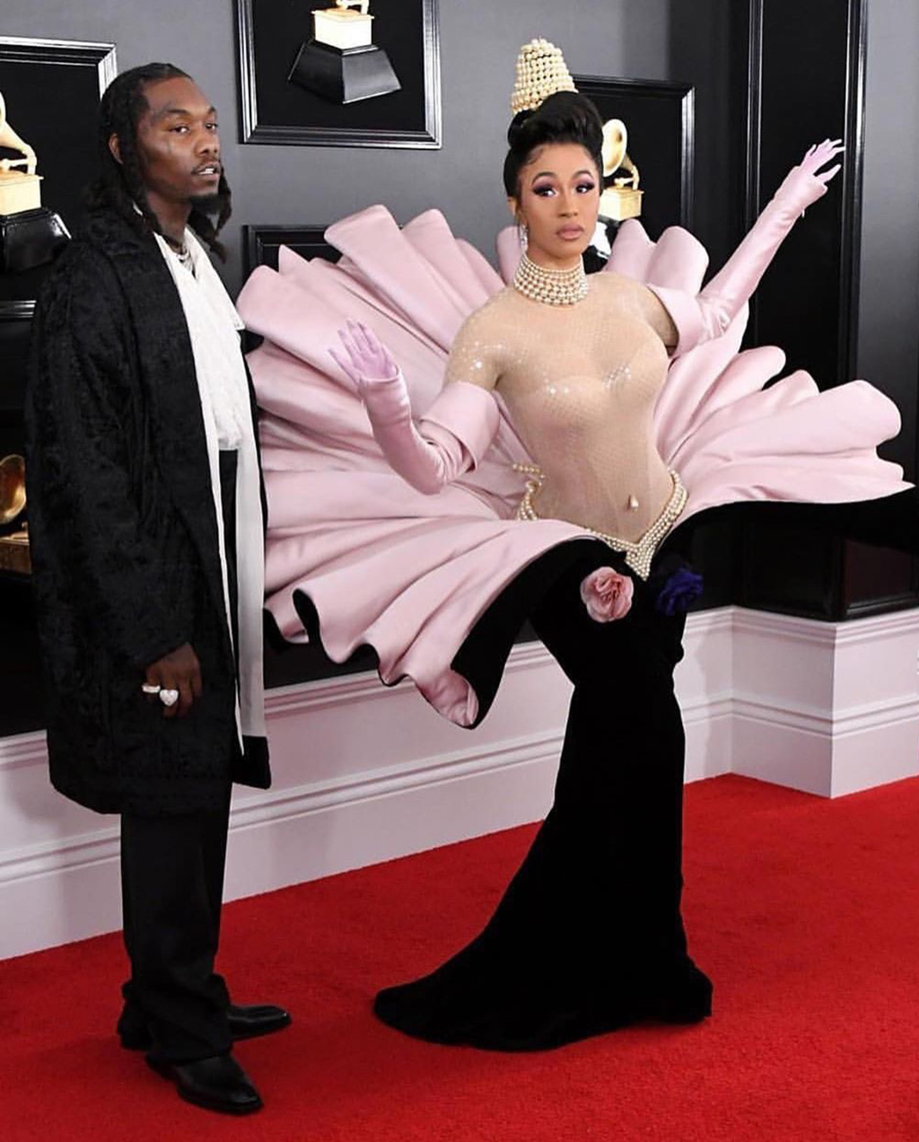 奇葩就赢了?水果姐扮花瓶,CardiB化身蚌精