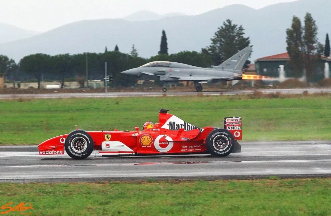 看完《飞驰人生》有个疑问:赛车真能比战斗机