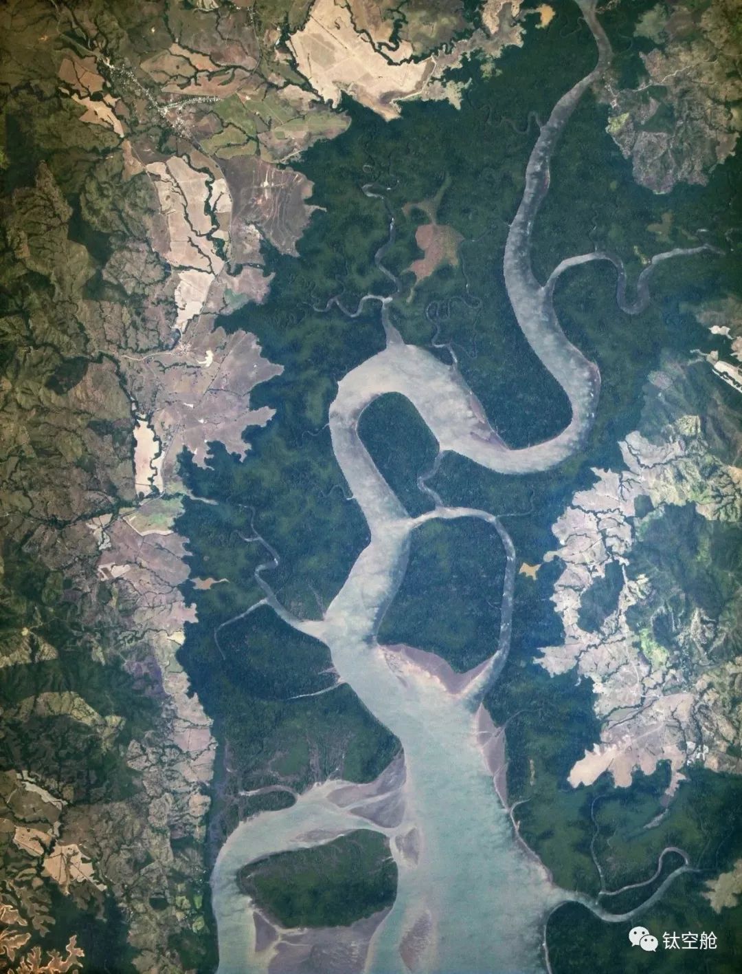 “流浪地球”官方授权AR马克杯，随时太空鸟瞰5亿平方公里地球风景 | 精分剧场