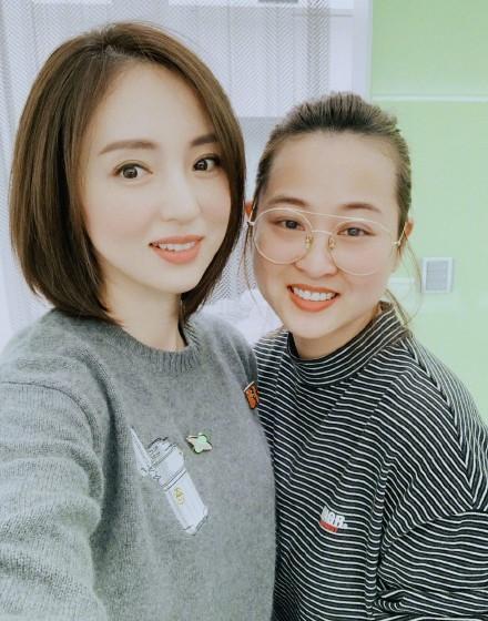 董璇晒美照短发太减龄，元宵节不陪高云翔也开心