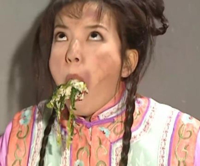 狼狈不堪也好看?李沁太让人心疼,而杨幂养猪场厂长包表情图片