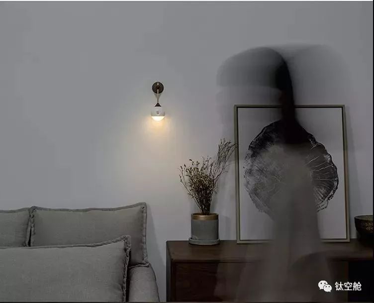 人性化智能小夜灯，靠近自动亮起，可固定、可分离，随身照明超便利 | 钛空舱