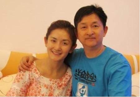 谢娜家庭背景被扒,父母不容小嘘,难怪张杰就认准谢娜当老婆!