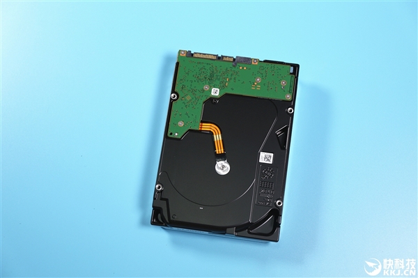 东芝将于年底出样18TB MAMR技术机械硬盘：单盘2TB