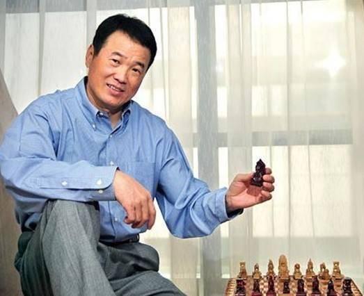 他是地产大亨身家69亿，曾花12亿冰岛租地，想做流浪诗人却成老赖