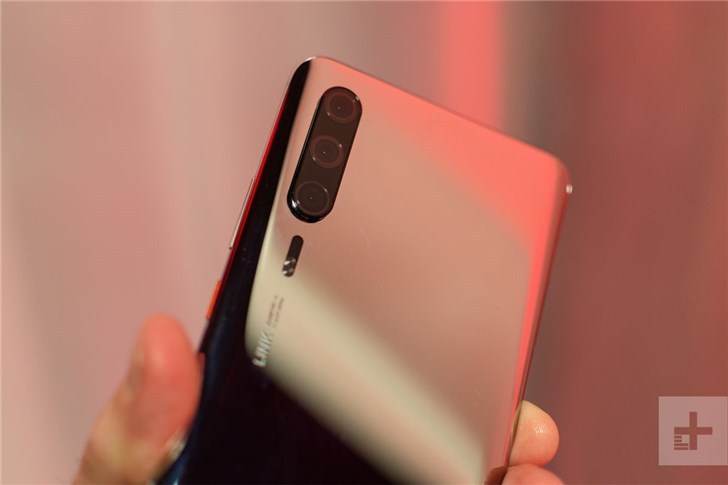 DigitalTrends上手华为P30 Pro工程机，后置三摄