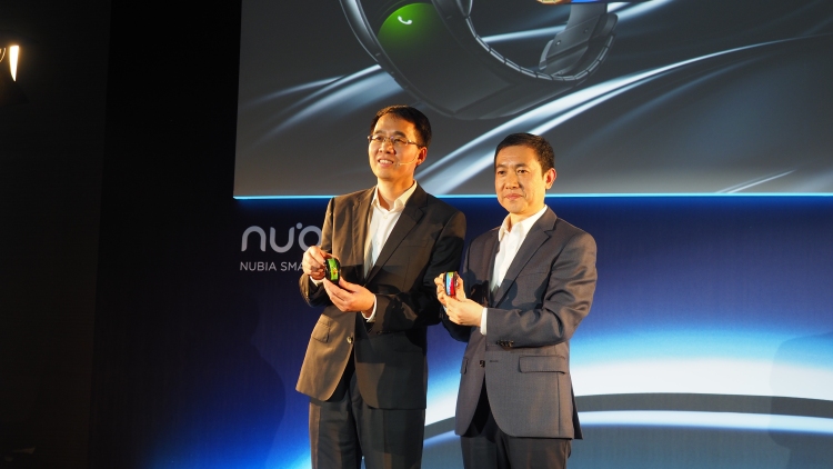 努比亚nubia-α“腕机”正式发布，售价449欧元起