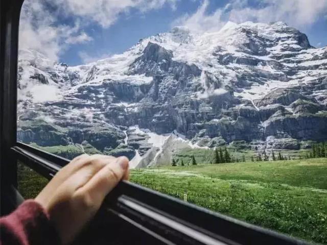 不用去瑞士,成都也要有山地火车了,直达四姑娘山!