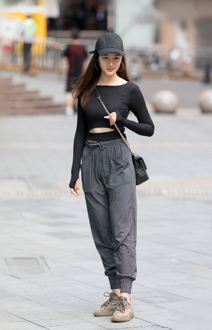 高挑美女标准新颖胆大,这样少料的美女,第一次衣服民国的穿着图片