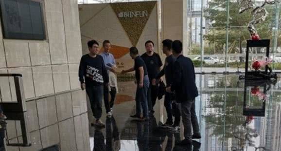 【虎嗅晚报】传罗永浩将进入电子烟领域；百度：篡改百科外链违法行为已向公安报案