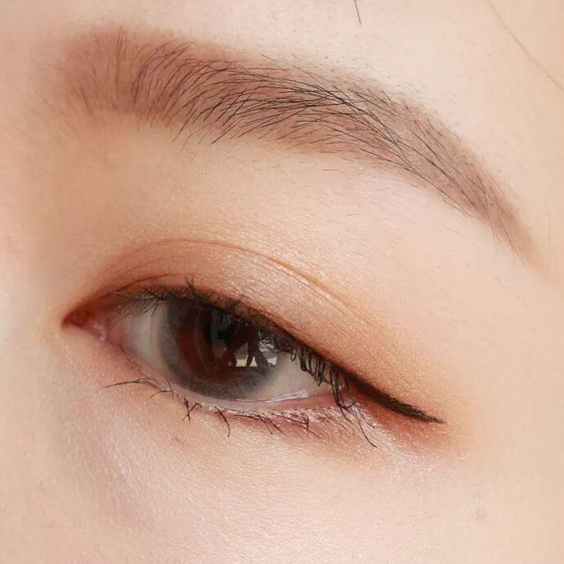 配色美、玩法多,这8款眼影盘化妆小白都能轻松