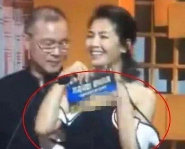 沈腾表演时裤子拉链爆开,谢娜等明星出糗画面曝光,都是来搞笑的
