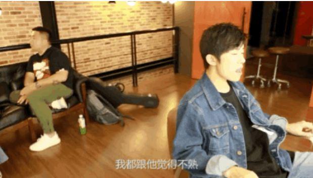 娱乐圈明星与助理的糖,简直又甜又酸,易烊千玺跟助理相爱相杀!