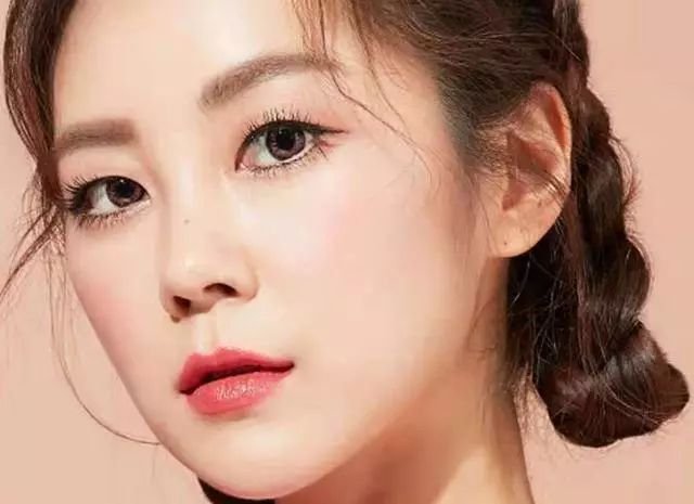 女人画眉毛学会这4招，妆容比韩剧女主角还要美！
