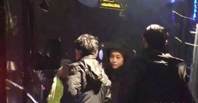 李溪芮离开杨幂，在游艇上密会神秘男子，没想到是个铁T？