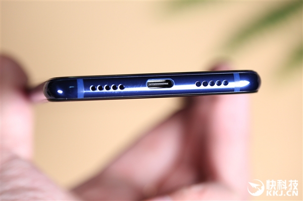 小米9 SE全息幻彩蓝图赏：美轮美奂