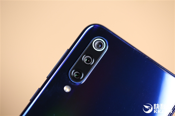 小米9 SE全息幻彩蓝图赏：美轮美奂