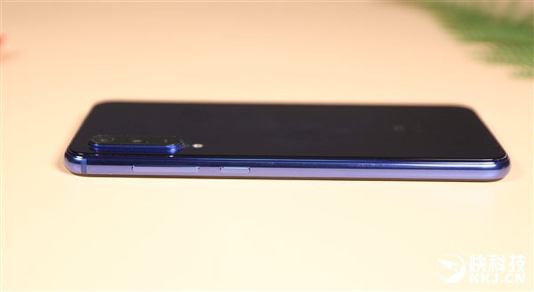 小米9 SE全息幻彩蓝图赏：美轮美奂