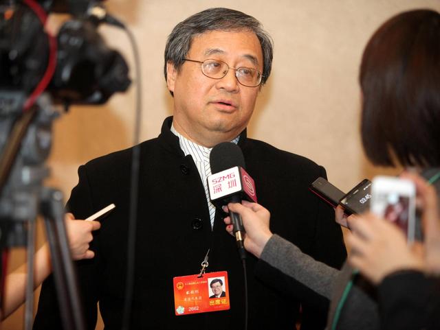 他是香港船王之子，率先回国投资西北，花1.5亿在沙漠建豪华酒店