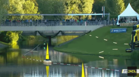 撞机、落网、掉水里，超高的报废率才是无人机竞速赛的速度与激情