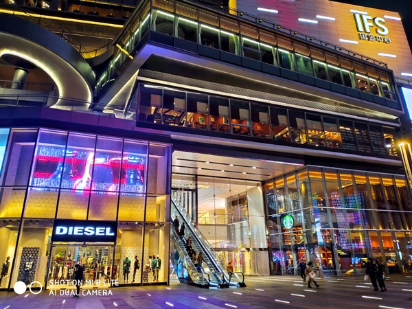小米8青春版喜迎手持超级夜景：样张感受下