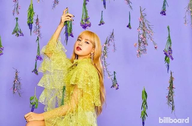 Lisa心机好深啊，为了显腿长居然这样穿牛仔裤！