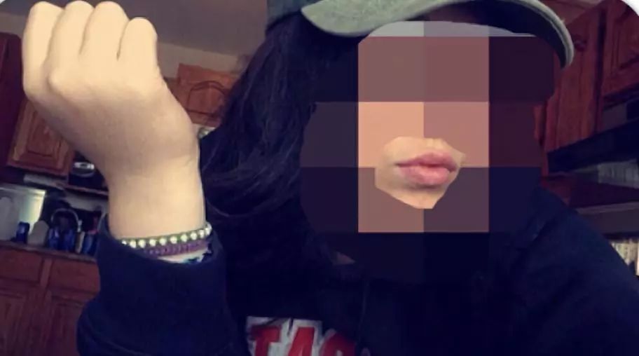 深夜，80后小伙收到陌生姑娘私信，他的回复亮了……