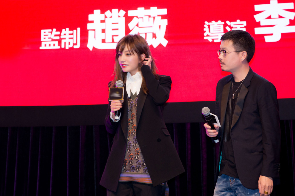 赵薇穿西装漂亮现身气场很强，生图曝光却面容浮肿一脸憔悴