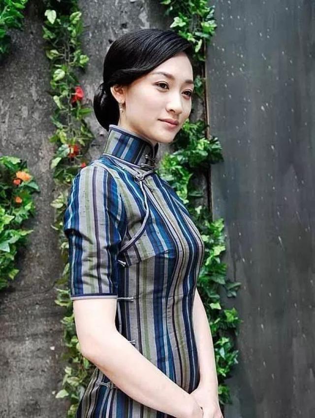 杨幂民国旗袍造型上热搜?但和她们的旗袍造型相比,真的差远了!