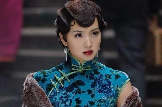 杨幂民国旗袍造型上热搜?但和她们的旗袍造型相比,真的差远了!