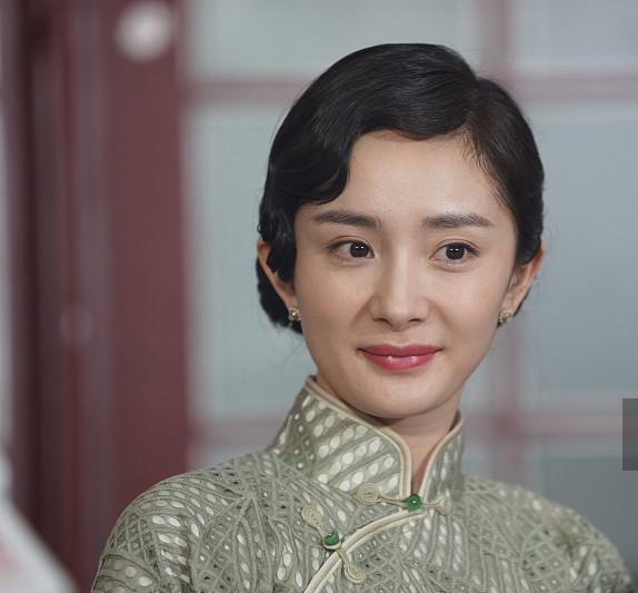 杨幂民国旗袍造型上热搜?但和她们的旗袍造型相比,真的差远了!