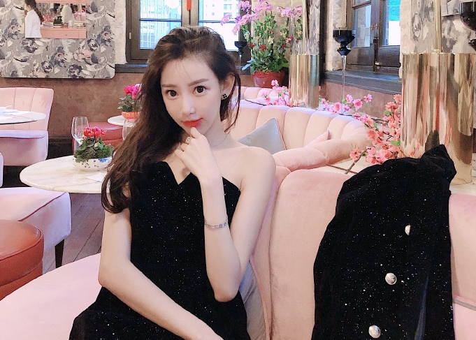 陈冠希前女友近况曝光，脸部大变样，称七八年来第一次过单身生日