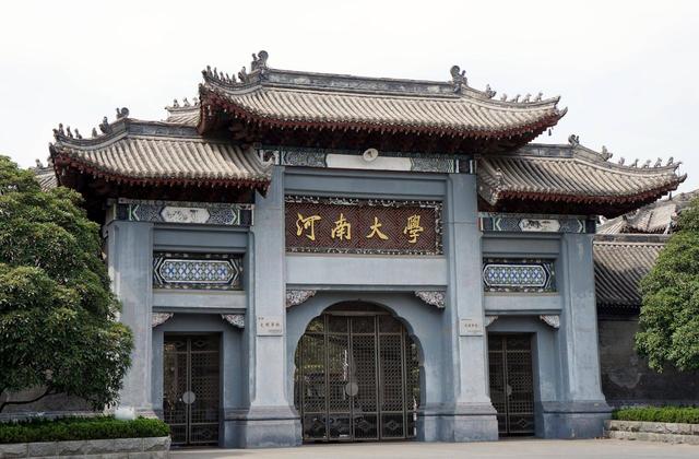 上海公务员流浪26年背后：理科状元直播游戏，北大硕士当油漆工