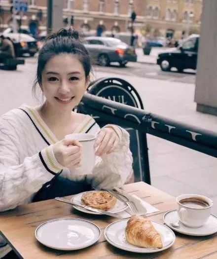 夸爆全网的邱淑贞女儿实锤了她当年因整形退赛的事实？