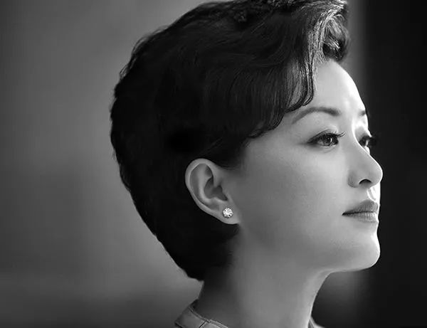 杨澜:“我付出30年青春,才有跟美国总统喝咖啡的机会!”