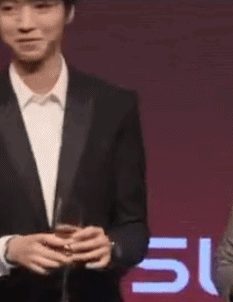 搞笑GIF:好不容易出来玩一次,结果玩的很憋屈