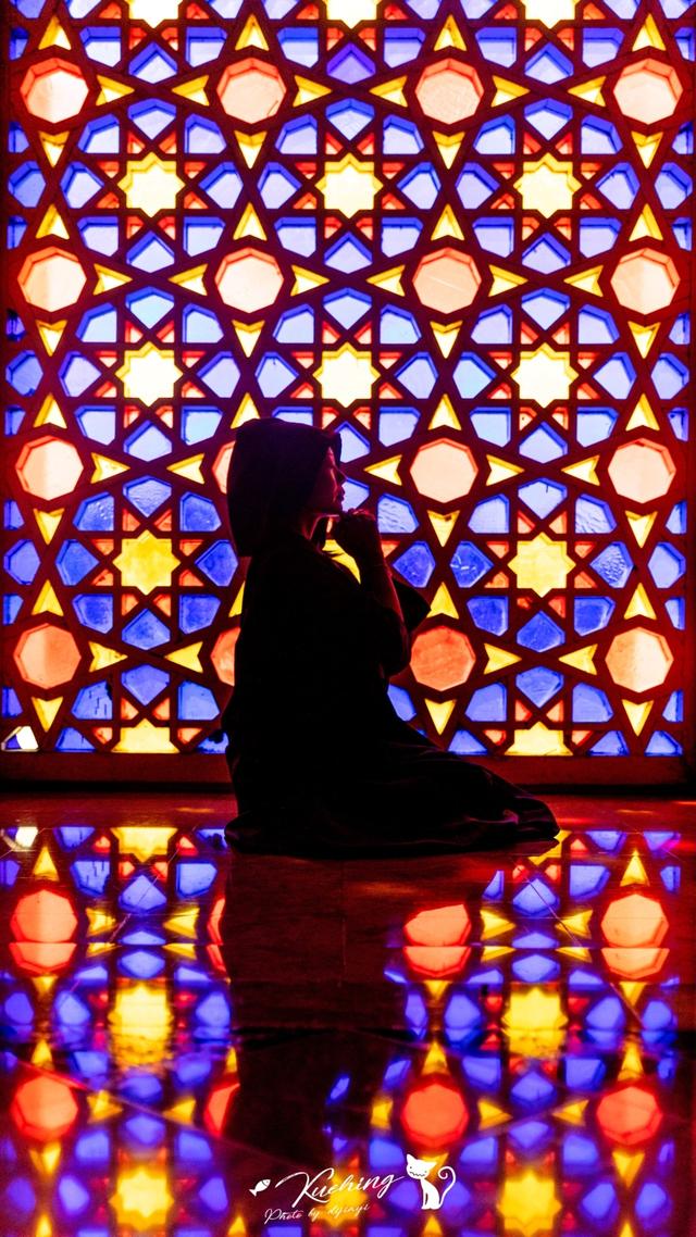 最有名的华人寺庙遇上最粉色的清真寺庙 只有这个城市能看到