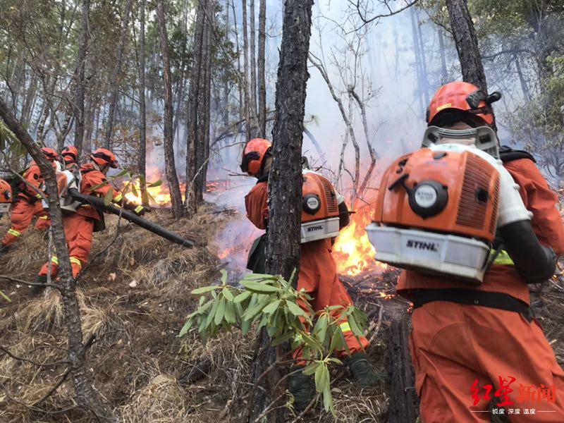 直击冕宁森林火灾消防员们太疲惫了暂时撤离补充体力