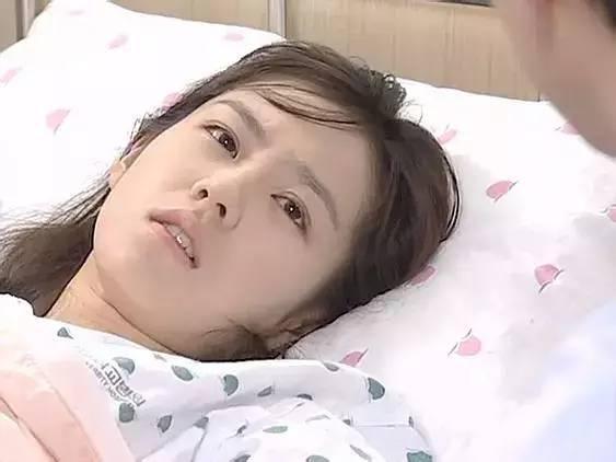 打败全智贤,撩倒宋慧乔前男友,37岁被小6岁奶狗“恋”上